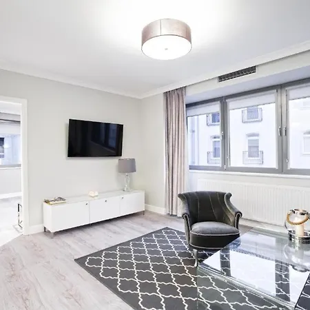 Apartmate- In The Heart Of Old Town Tartaczna Appartement